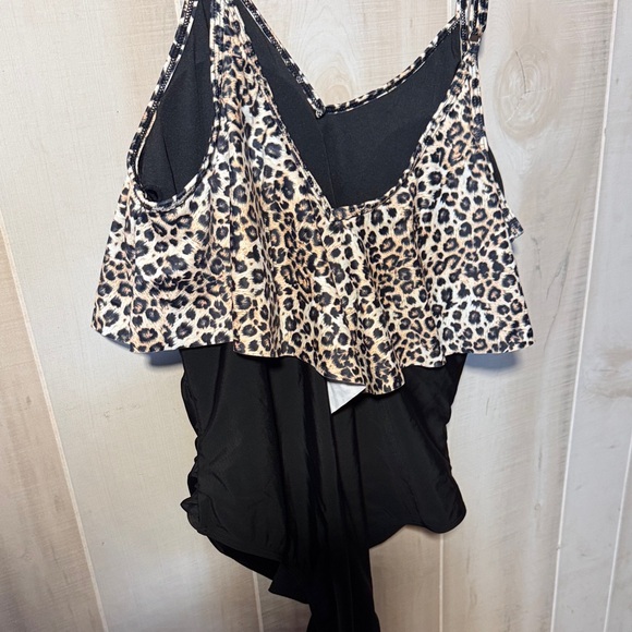 Leopard Print Ruffle Bodysuit - Picture 2 of 4